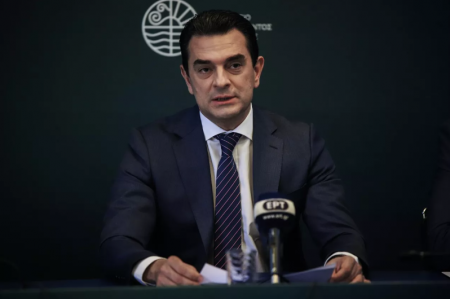 Σκρέκας: Παρακολουθείστε LIVE τις ανακοινώσεις για τις επιδοτήσεις ρεύματος