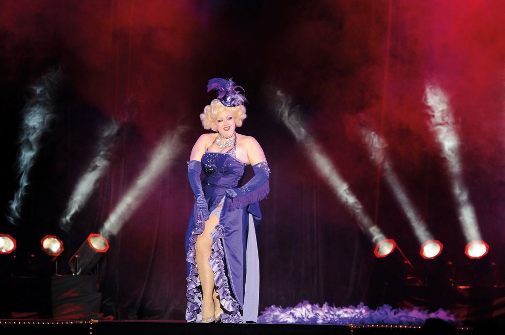 Dirty Martini, Η κυρία του burlesque