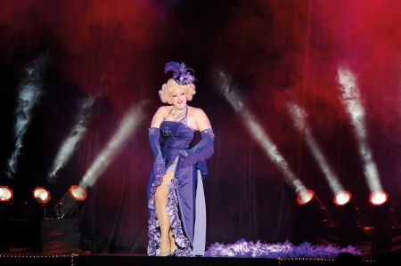 Dirty Martini, Η κυρία του burlesque