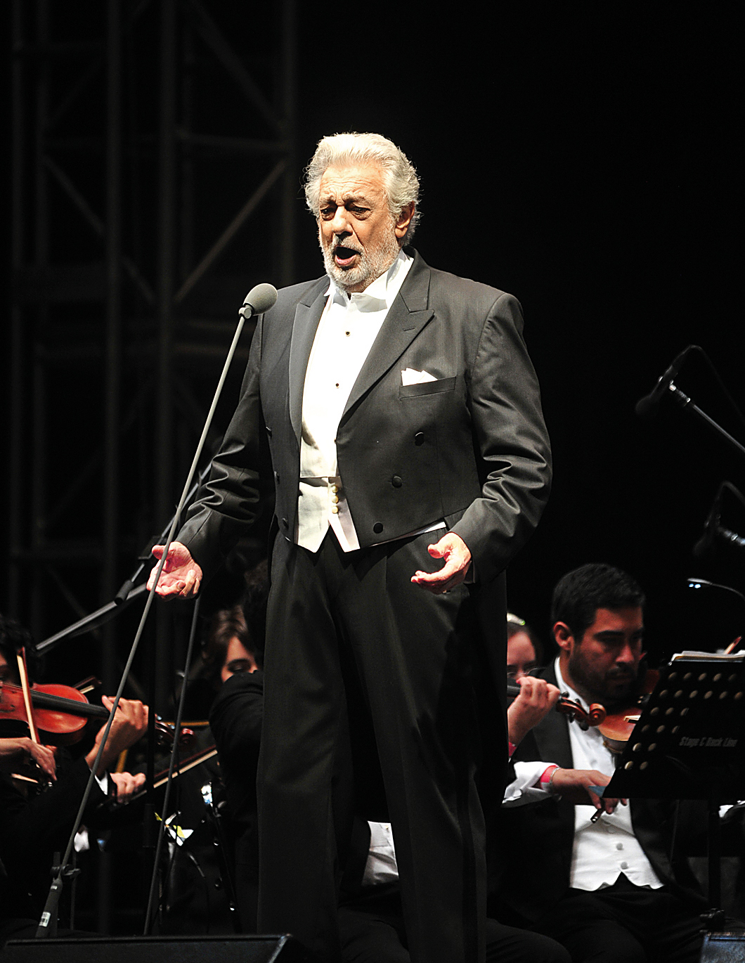 Πλάθιντο Ντομίνγκο, Κορόνες και σκάνδαλα για τον βασιλιά της όπερας