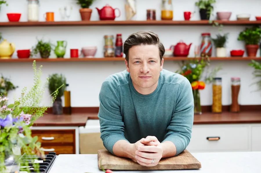 Τη γαστρονομία της Θεσσαλονίκης θα απολαύσει ο Τζέιμι Όλιβερ