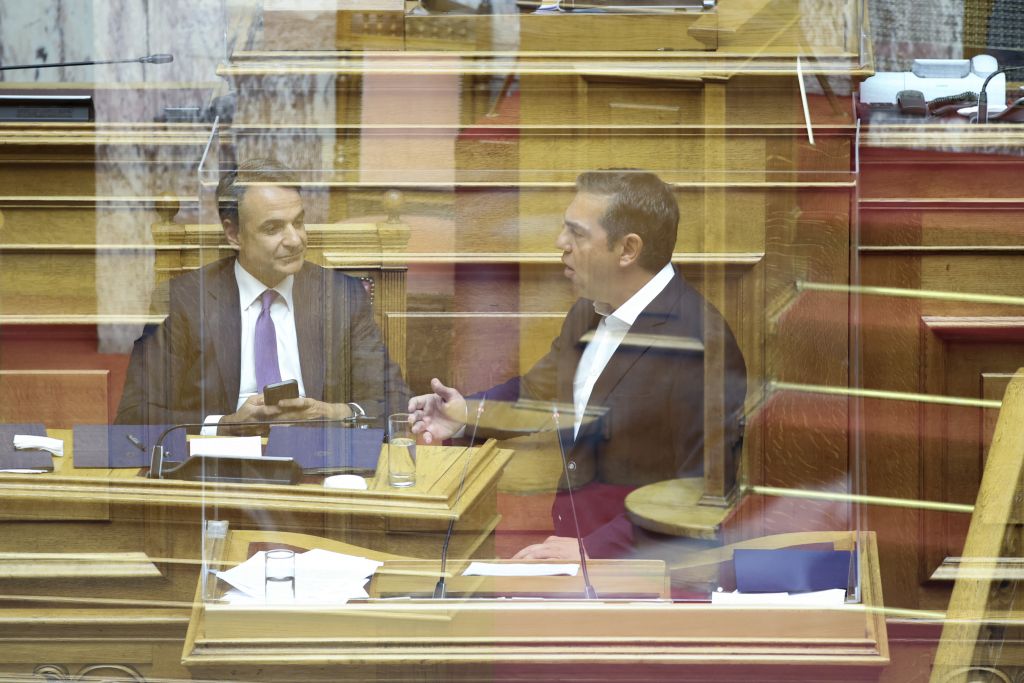 Υποκλοπές – Βγήκαν μαχαίρια στη Βουλή: Εκατέρωθεν κατηγορίες και προσωπικές επιθέσεις