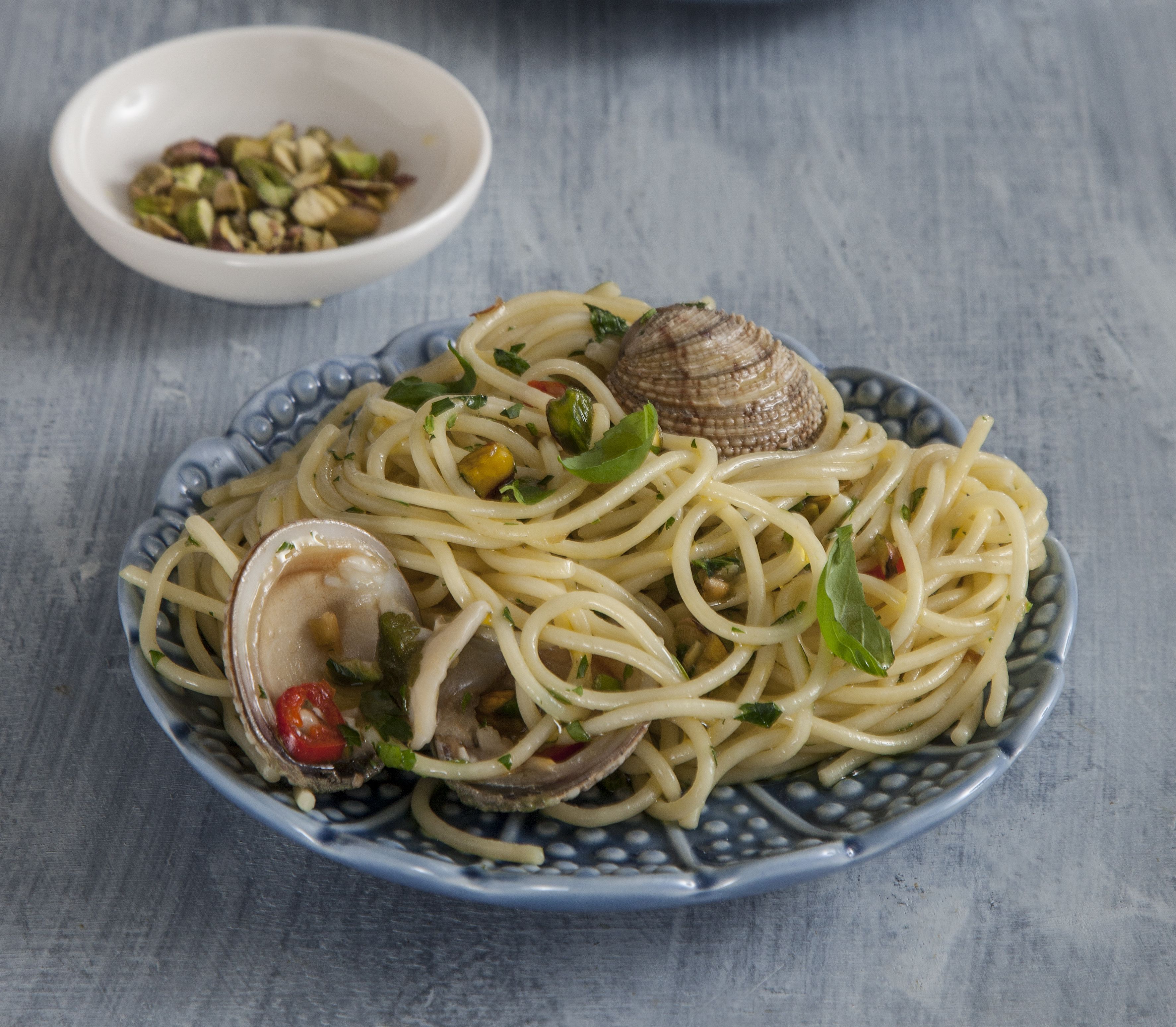 Σπαγγέτι με αχηβάδες και βότανα