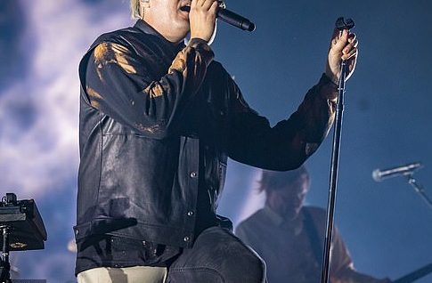 Νέο περιστατικό σεξουαλικής παρενόχλησης από γνωστό τραγουδιστή – Τι καταγγέλλουν τα θύματα