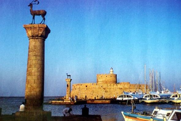 Τουρισμός: Μέχρι και μέσα Νοεμβρίου η σεζόν στη Ρόδο