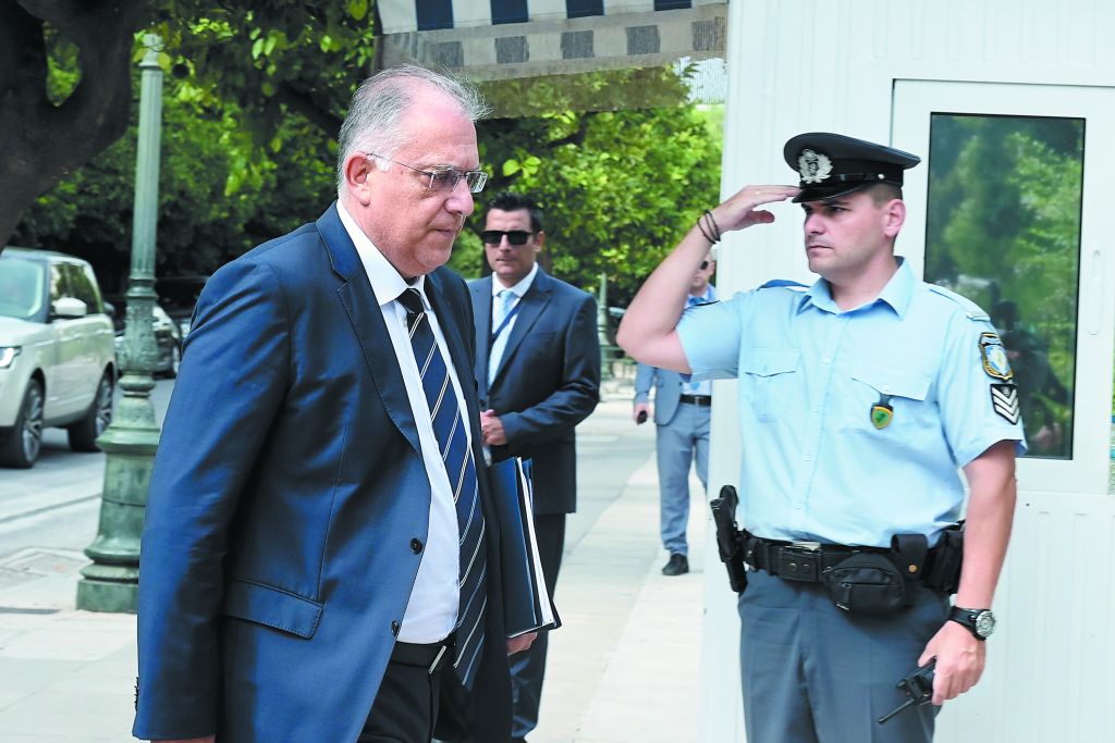 Υπόθεση Θεοδωρικάκος: Νέα στοιχεία από την επικοινωνία του ταξίαρχου που κάνει την καταγγελία με συγγενείς του