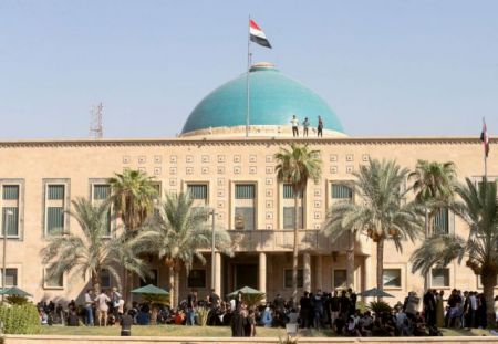 Χάος στο Ιράκ: Αιματηρές συγκρούσεις – Ενα βήμα πριν το πολιτικό αδιέξοδο