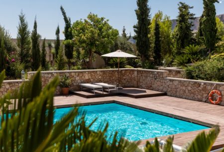 Γαλλία: Εντοπίστηκαν 20.000 αδήλωτες πισίνες με τη βοήθεια της Google – Πάνω από 10 εκατ. ευρώ τα πρόστιμα