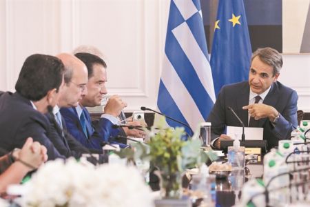 «Restart» στη ΔΕΘ με βαρίδια – Παροχές με μέτρο και το… βάρος στις επενδύσεις