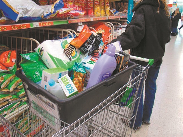 Οικονομική κρίση: Ψωνίζουν λιγότερο ψάρι και περισσότερο χοιρινό