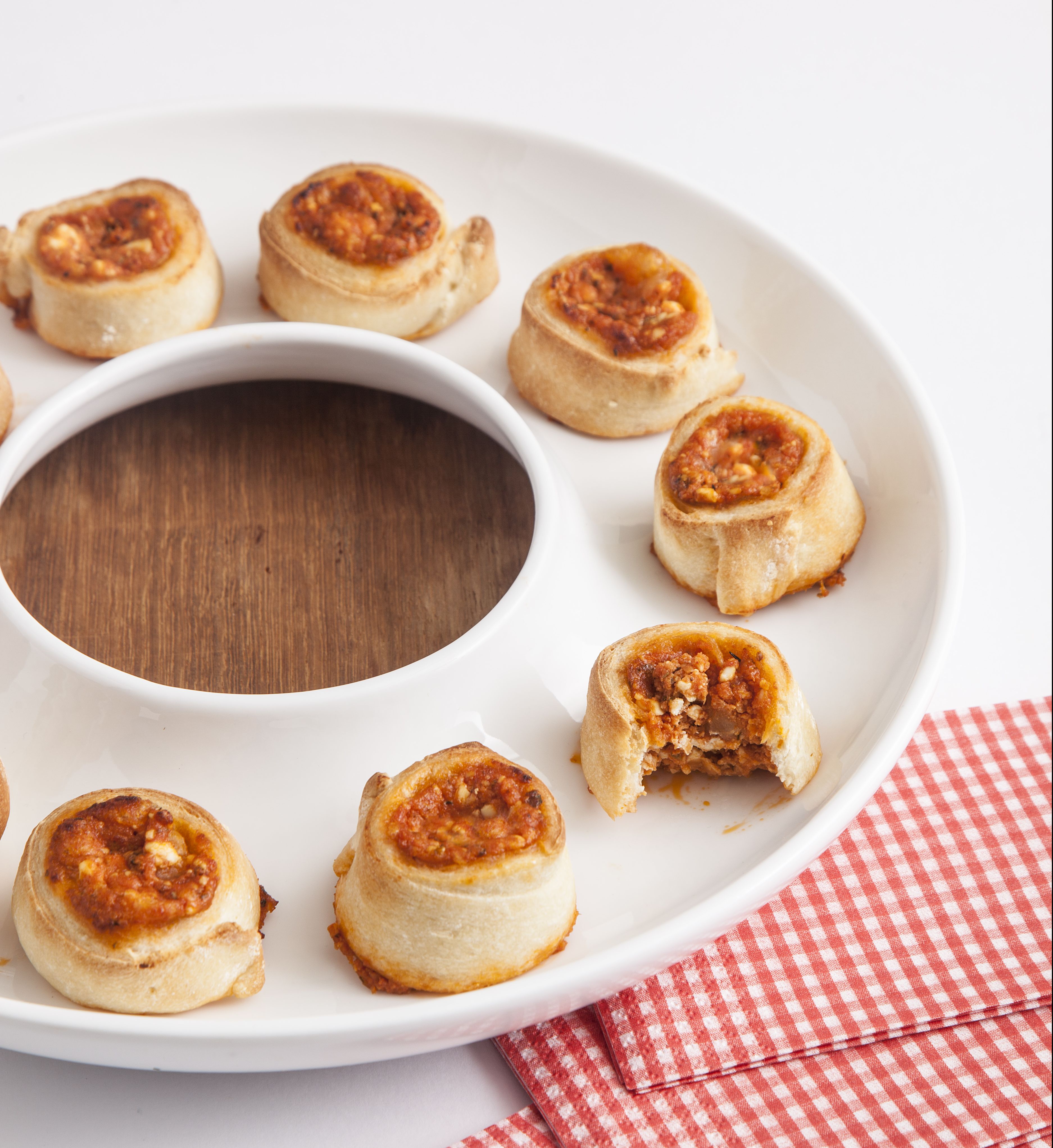 Ρολάκια πίτσας με φέτα και μοτσαρέλα