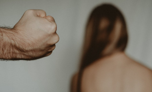 Βόλος: Νέο περιστατικό ενδοοικογενειακής βίας – Την άφησε αιμόφυρτη στον δρόμο