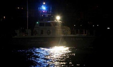 Φωτιά σε σκάφος με δύο επιβαίνοντες στη Μακρόνησο