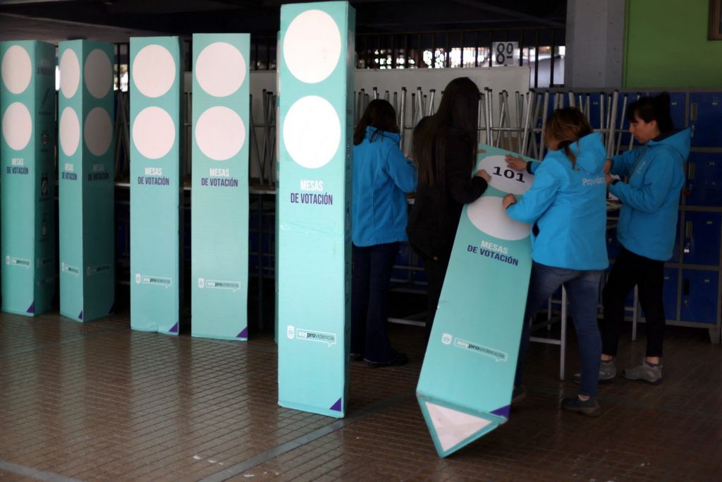 Κάλπες στη Χιλή: Θα αναθεωρηθεί ή όχι το Σύνταγμα της χώρας