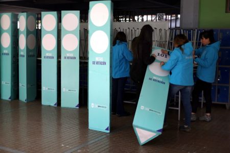 Κάλπες στη Χιλή: Θα αναθεωρηθεί ή όχι το Σύνταγμα της χώρας