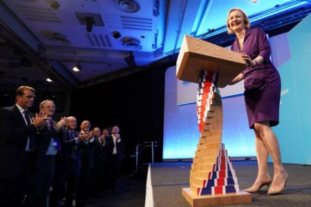 Απογοήτευση στη Βρετανία για την εκλογή Τρας – Ένας στους 7 πιστεύει ότι είναι καλύτερη του Τζόνσον