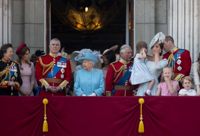 Αυτοί είναι οι νέοι ρόλοι των μελών της βασιλικής οικογένειας της Βρετανίας | tovima.gr