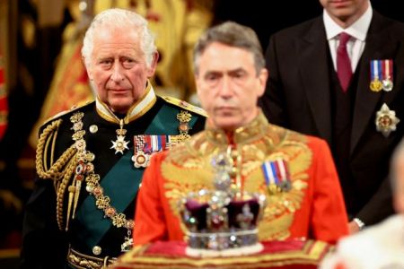Βρετανία: Η εποχή μετά τη βασίλισσα Ελισάβετ, ο Κάρολος και η επόμενη ημέρα ενός θεσμού σε παρακμή