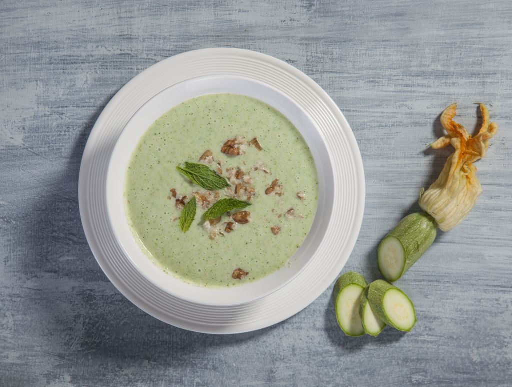 Κρύα σούπα από ωμό κολοκυθάκι