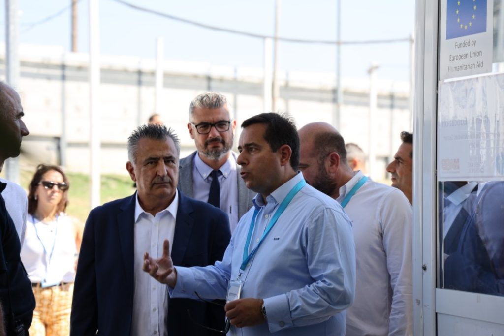 Στη δομή φιλοξενίας Διαβατών ο Νότης Μηταράκης