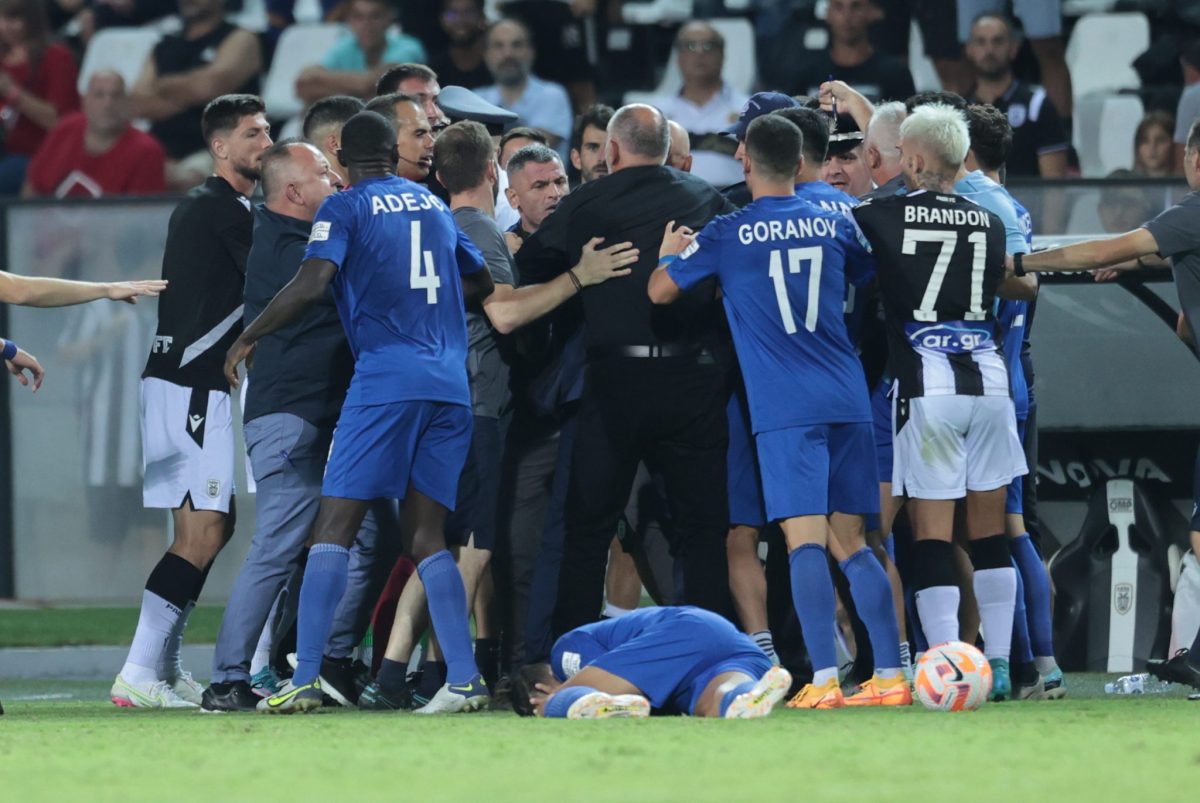 Έριξε αγκωνιά σε παίκτη της Λαμίας ο βοηθός του Λουτσέσκου