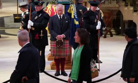 Βασίλισσα Ελισάβετ: Στο Μπάκιγχαμ επιστρέφει το βράδυ η σορός της