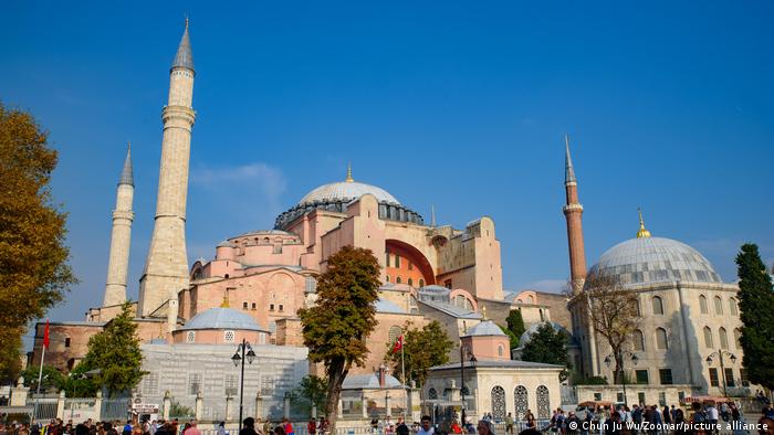 Γερμανικά ΜΜΕ: «Θρησκευτικό πανηγύρι» στην Αγία Σοφία