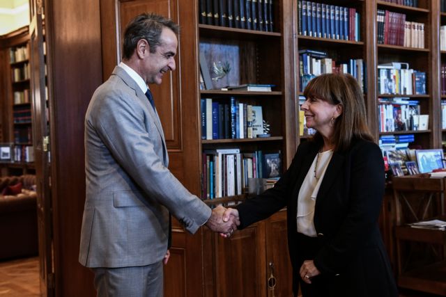 Μητσοτάκης σε Σακελλαροπούλου: Παρεμβάσεις για τη μείωση της τιμής στο φυσικό αέριο