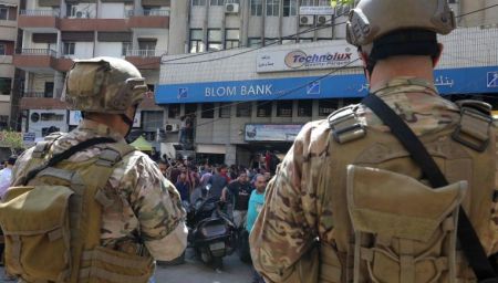 Λίβανος: Πλιάτσικο στις τράπεζες – Σε απόγνωση οι πολίτες