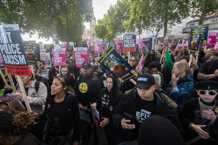 Βρετανία: Νεκρός από αστυνομικά πυρά έγχρωμος άνδρας  – Διαδηλωτές ζητούν δικαιοσύνη