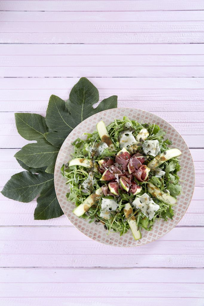 Σαλάτα με σύκα, ρόκα και προσούτο Ευρυτανίας