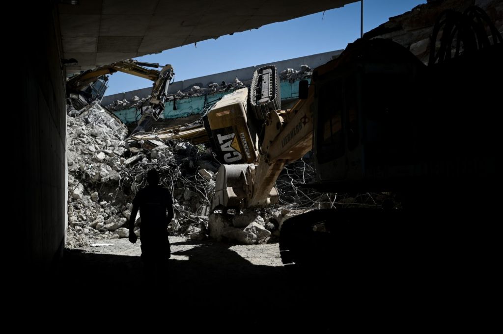 Μέγαρα: Η Ολυμπία Οδός για την κατάρρευση της γέφυρας και τους δύο τραυματίες