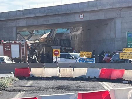 Μέγαρα: Κατέρρευσε υπό κατασκευή γέφυρα – Δύο τραυματίες