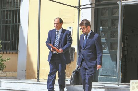 Με απόλυτη σιγή οι ποινικές έρευνες για τις υποκλοπές