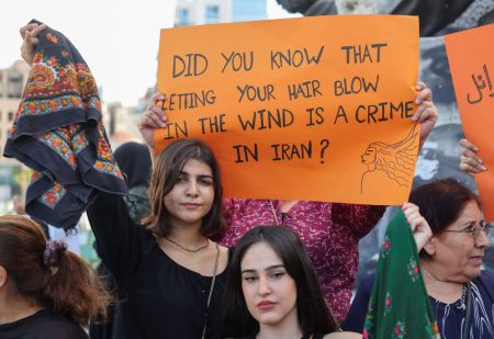 Ιράν: «Οι γυναίκες που παραβιάζουν τον ισλαμικό ενδυματολογικό κώδικα θα τιμωρούνται»