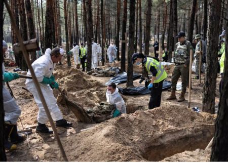 Ουκρανία: Φρίκη στο Ιζιούμ με τις αποκαλύψεις για τον ομαδικό τάφο