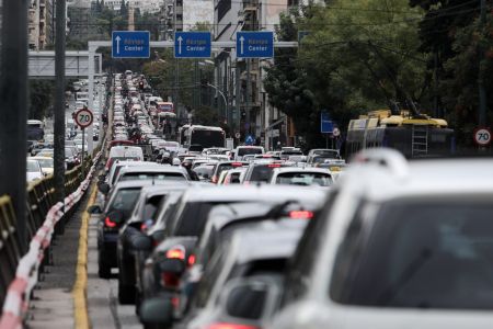 Χάος στους δρόμους της Αθήνας – Μποτιλιάρισμα και ουρές χιλιομέτρων [Χάρτης]