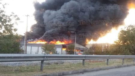 Βόλος: Μεγάλη φωτιά σε εγκαταλειμμένο εργοστάσιο στη Α’ ΒΙΠΕ