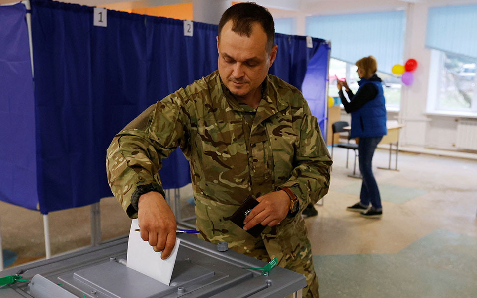«Δημοψηφίσματα» στην Ουκρανία: Συντριπτικά ποσοστά υπέρ της προσάρτησης στη Ρωσία