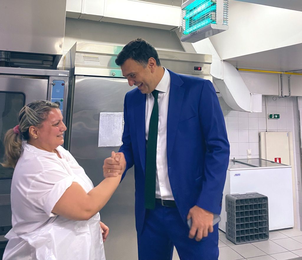 Tour. Mim. Kikilias lauds hospitality workers on World Tourism Day