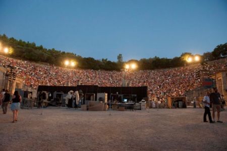 «Να σταματήσουν οι παραστάσεις στην Επίδαυρο»
