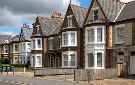 Βρετανία: Φόβοι για κρίση στην αγορά κατοικιών