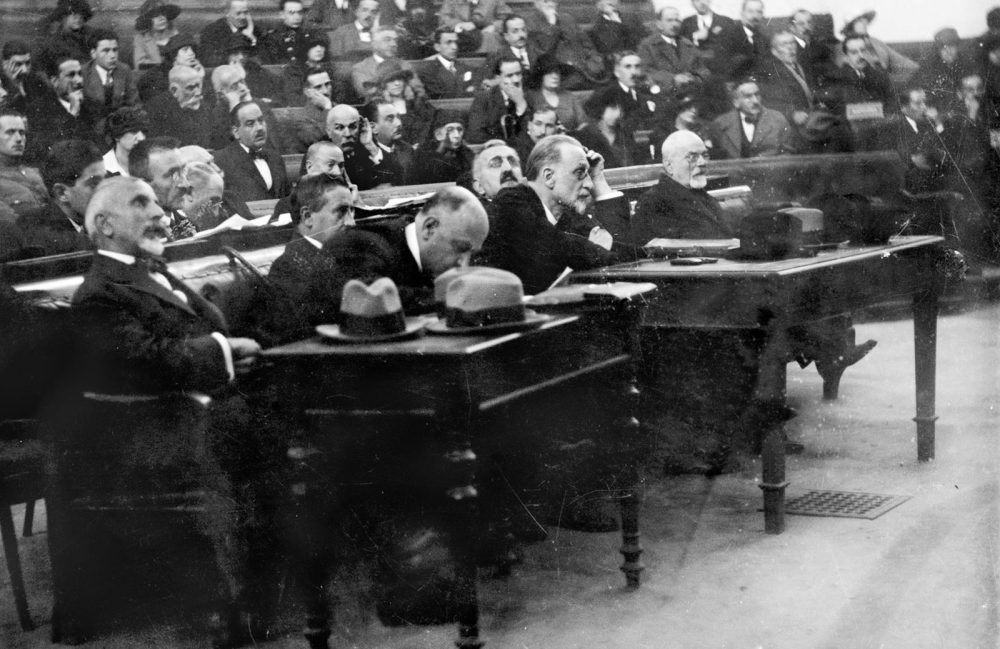 Αναδρομικό «ρεπορτάζ» από τη Δίκη των «Εξι»…