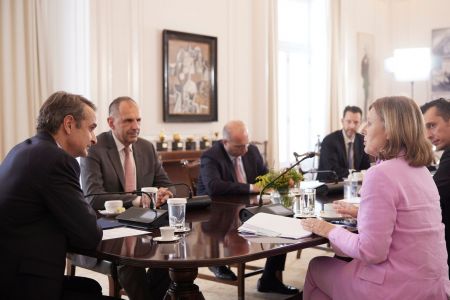 Τι συζήτησαν Μητσοτάκης και Γιούροβα για τις υποκλοπές