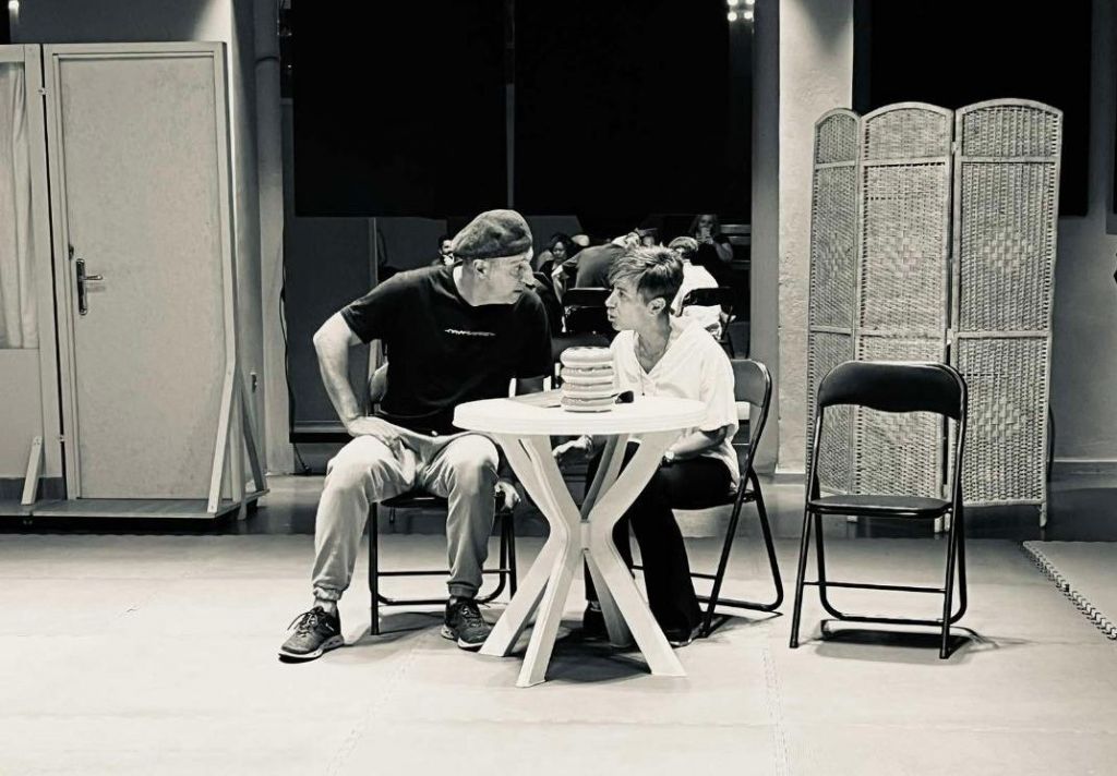 Η «Κόμισσα της Φάμπρικας»: Μια ανατρεπτική κωμωδία στο θέατρο «Τζένη Καρέζη»