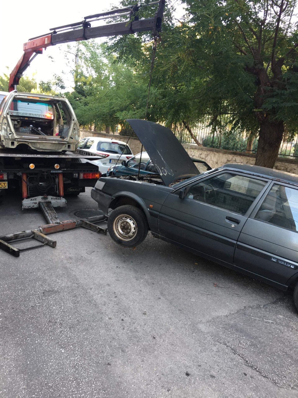Δήμος Αιγάλεω: Απομάκρυνση εγκαταλελειμμένων αυτοκινήτων
