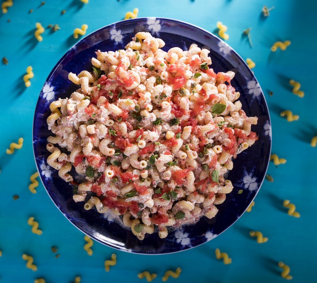 Cavatappi με ντομάτα και  ξινομυζήθρα