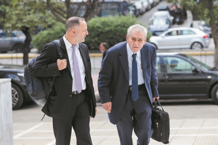 Οι πολιτικές μάχες στην αίθουσα του Ειδικού Δικαστηρίου