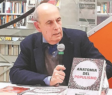 «Εκμεταλλεύτηκε τη δυσπιστία απέναντι στο        πολιτικό κατεστημένο»