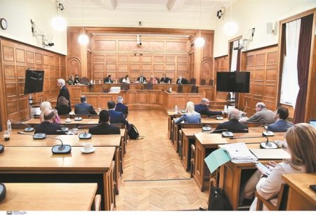 Αυλαία τέλους χωρίς… φως